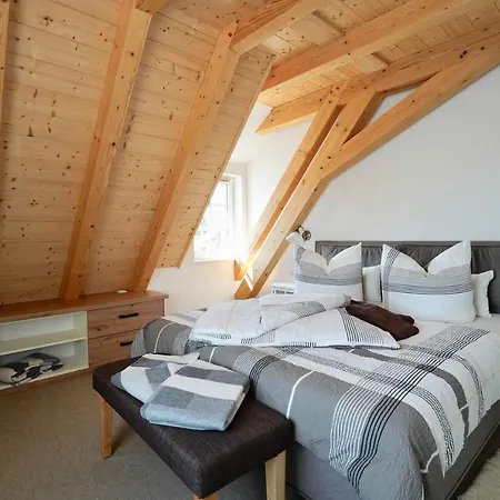 Familien- Und Lerchenberghof בית הארחה