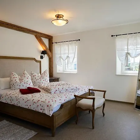 Familien- Und Lerchenberghof