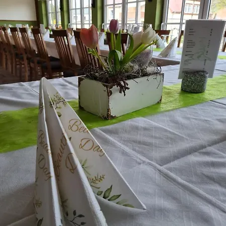 Familien- Und Lerchenberghof * Walddorf (Saxony)